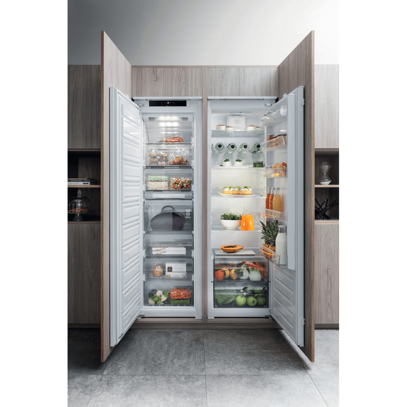 Hotpoint_Ariston-Congelatore-Da-incasso-BF-1801-E-F-AA-Bianco-Lifestyle-frontal-open