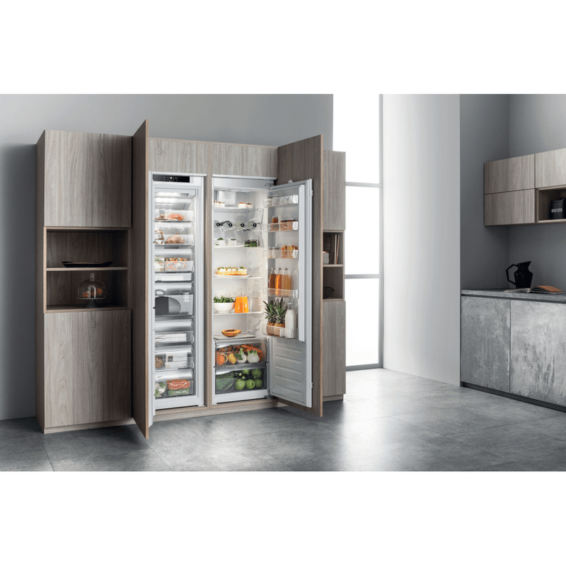 Hotpoint_Ariston-Congelatore-Da-incasso-BF-1801-E-F-AA-Bianco-Lifestyle-perspective-open