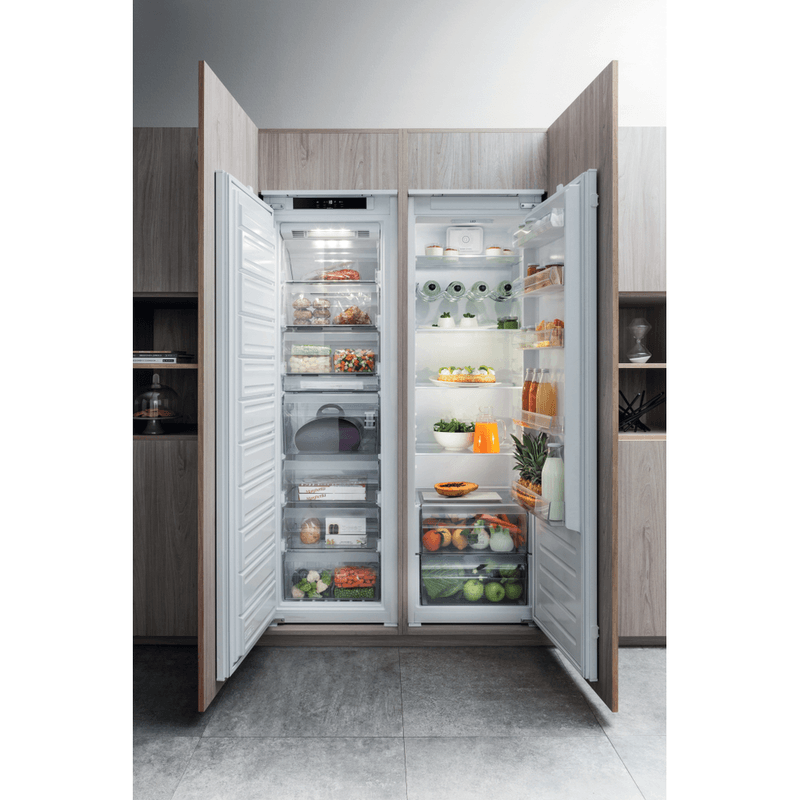 Hotpoint_Ariston-Congelatore-Da-incasso-BF-1801-E-F-AA-Bianco-Lifestyle-frontal