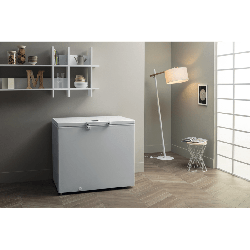 Hotpoint_Ariston-Congelatore-Libera-installazione-CS2A-300-H-FA-Bianco-Lifestyle-perspective
