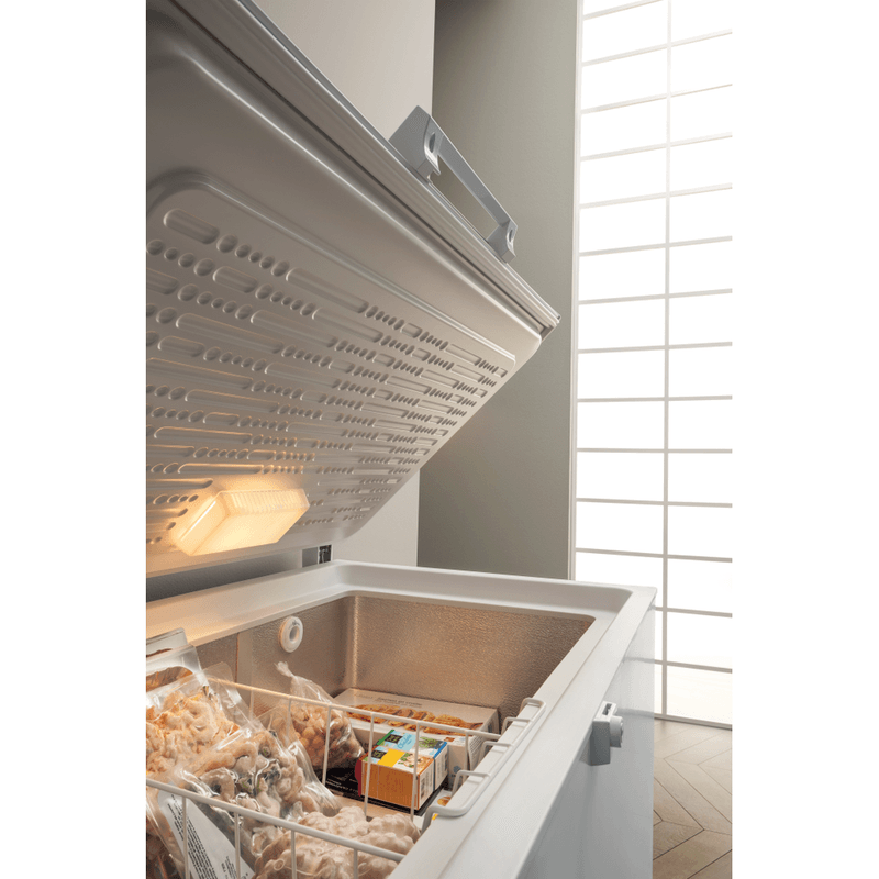 Hotpoint_Ariston-Congelatore-Libera-installazione-CS2A-300-H-FA-Bianco-Lifestyle-perspective-open