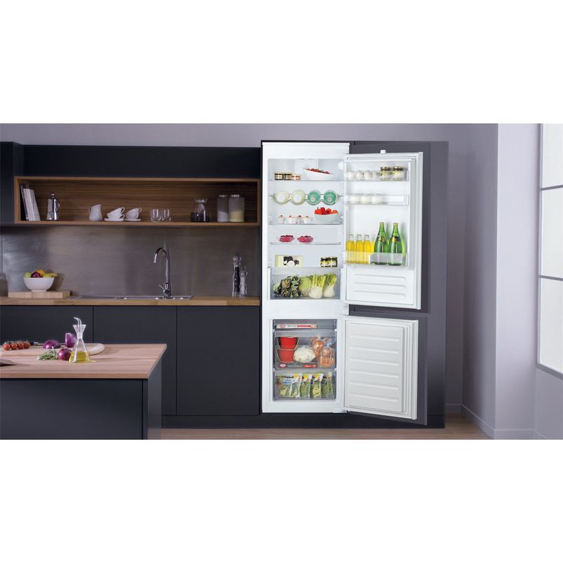 Hotpoint_Ariston-Combinazione-Frigorifero-Congelatore-Da-incasso-BCB-7030-D1-Bianco-2-porte-Lifestyle-frontal-open