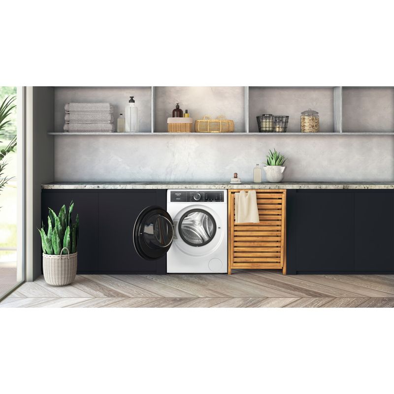 Hotpoint_Ariston-Lavabiancheria-Libera-installazione-H7-W945WB-IT-Bianco-Carica-frontale-B-Lifestyle-frontal-open