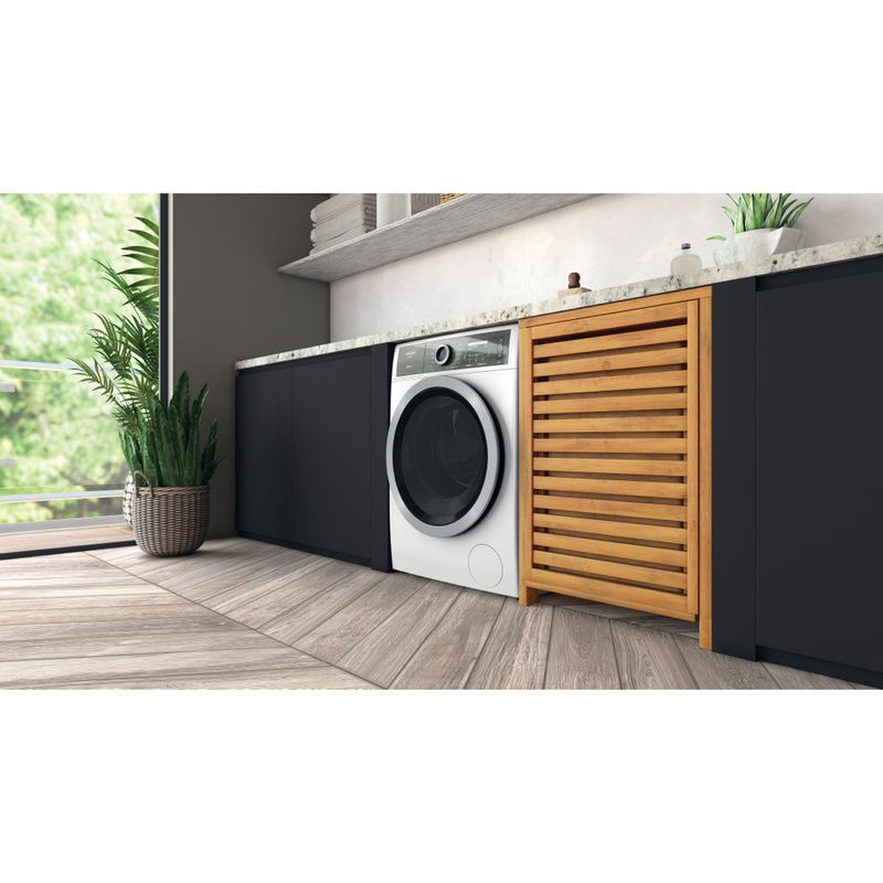 Hotpoint_Ariston Lavabiancheria Libera installazione H8 W046WB IT Bianco Carica frontale A Lifestyle perspective