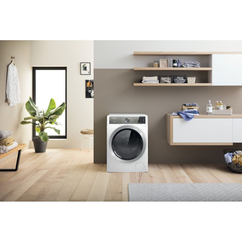 Hotpoint_Ariston Lavabiancheria Libera installazione H8 W046WB IT Bianco Carica frontale A Lifestyle frontal