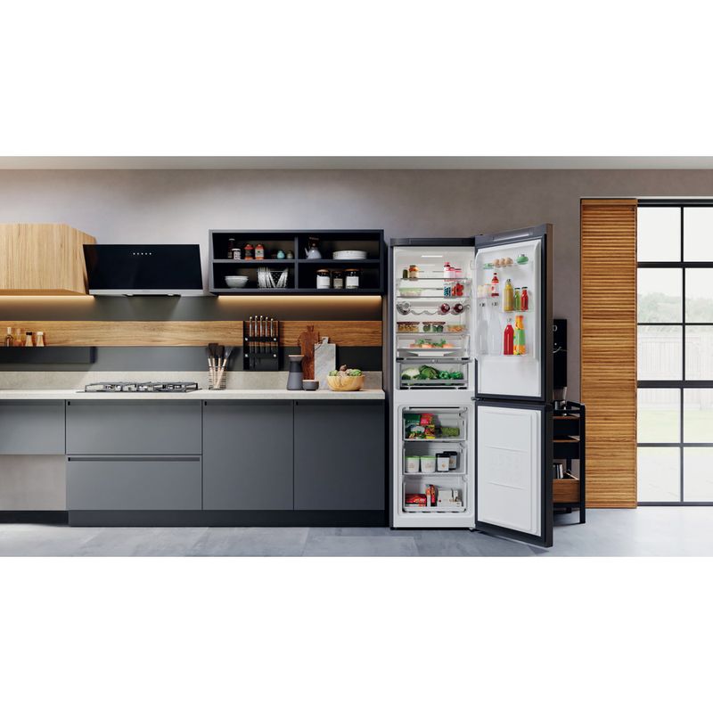 Hotpoint_Ariston-Combinazione-Frigorifero-Congelatore-Libera-installazione-HAFC8-TO32SK-Silver-Black-2-porte-Lifestyle-frontal-open