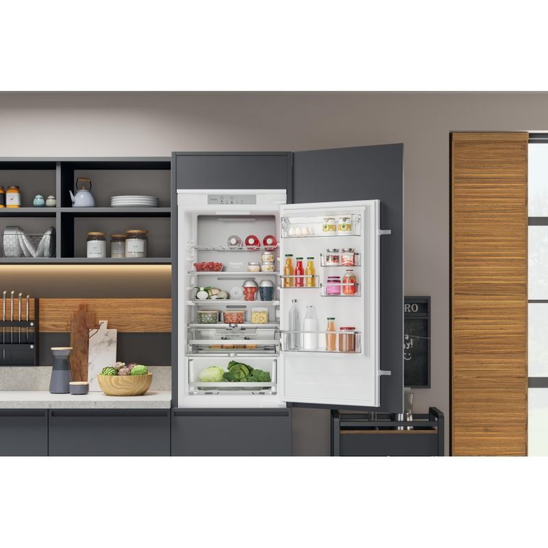 Hotpoint_Ariston-Combinazione-Frigorifero-Congelatore-Da-incasso-HAC18-T563-Bianco-2-porte-Lifestyle-frontal-open