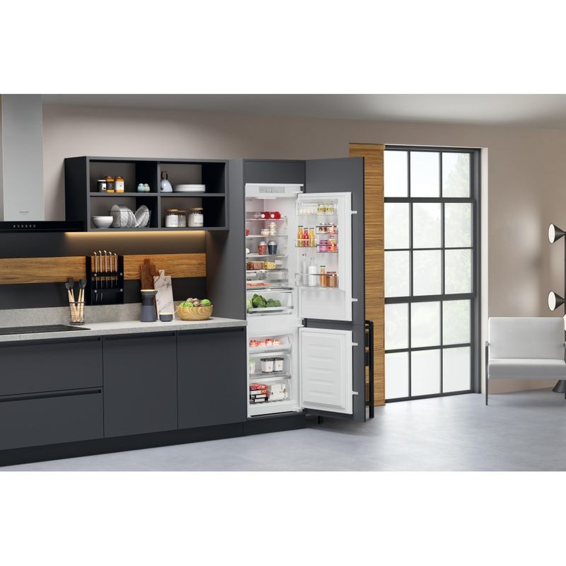 Hotpoint_Ariston-Combinazione-Frigorifero-Congelatore-Da-incasso-HAC18-T563-Bianco-2-porte-Lifestyle-perspective