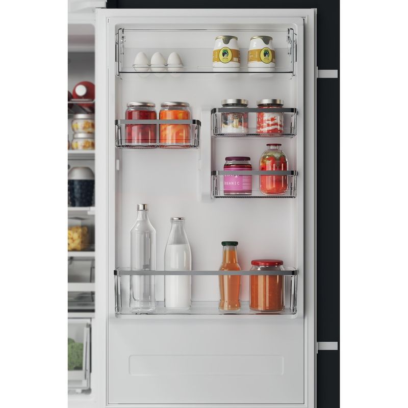 Hotpoint_Ariston-Combinazione-Frigorifero-Congelatore-Da-incasso-HAC18-T563-Bianco-2-porte-Lifestyle-detail