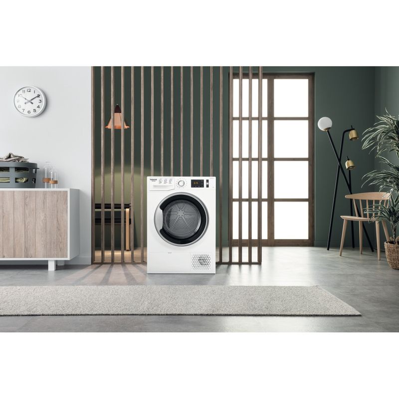 Hotpoint_Ariston-Asciugabiancheria-NT-M11-92E-IT-Bianco-Lifestyle-frontal