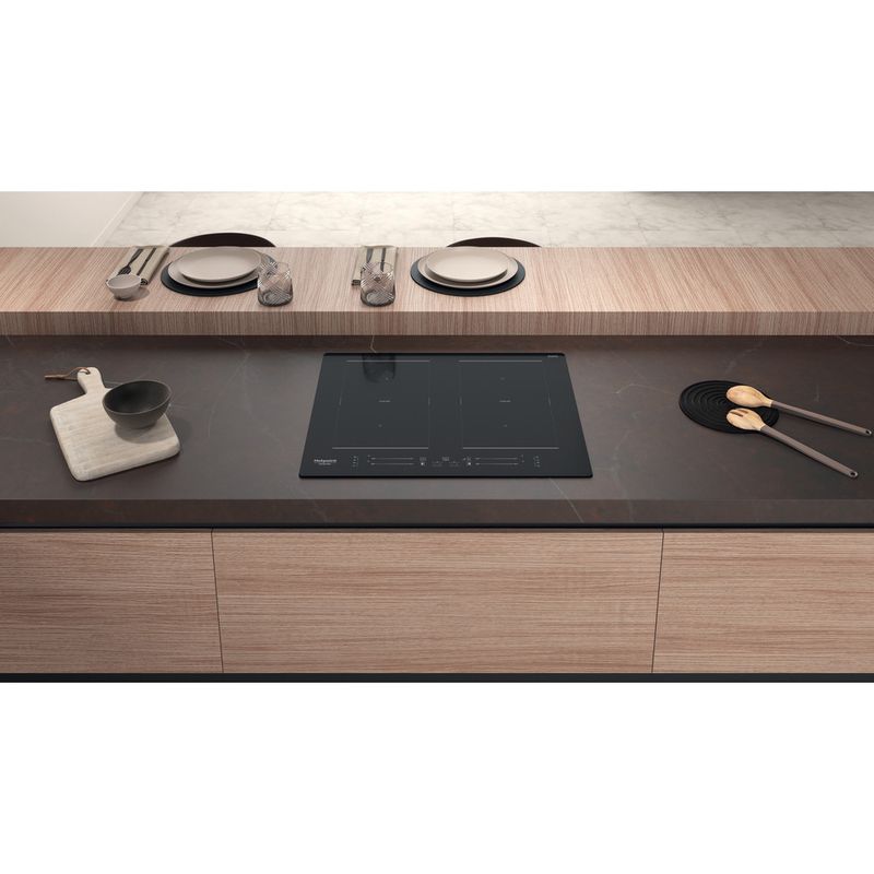 Hotpoint_Ariston Piano cottura HS 5160C NE Nero Induction vitroceramic Lifestyle frontal top down