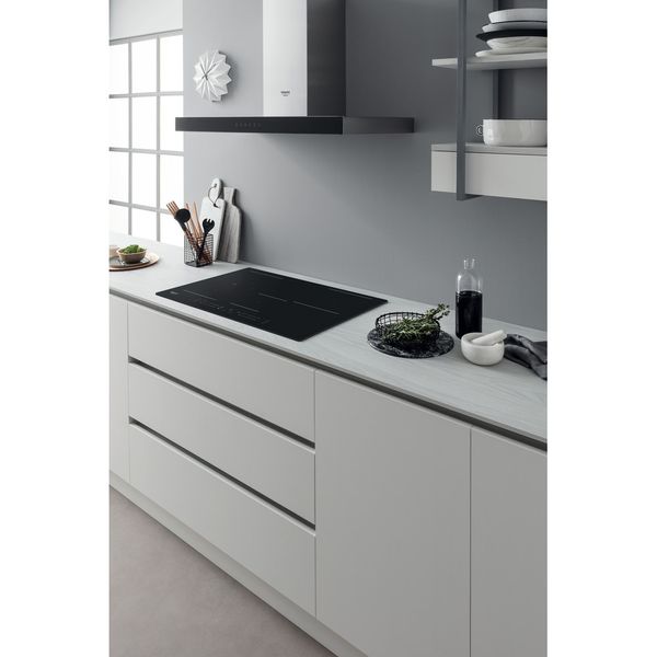 Hotpoint_Ariston Piano cottura HS 1677C NE Nero Induction vitroceramic Lifestyle perspective