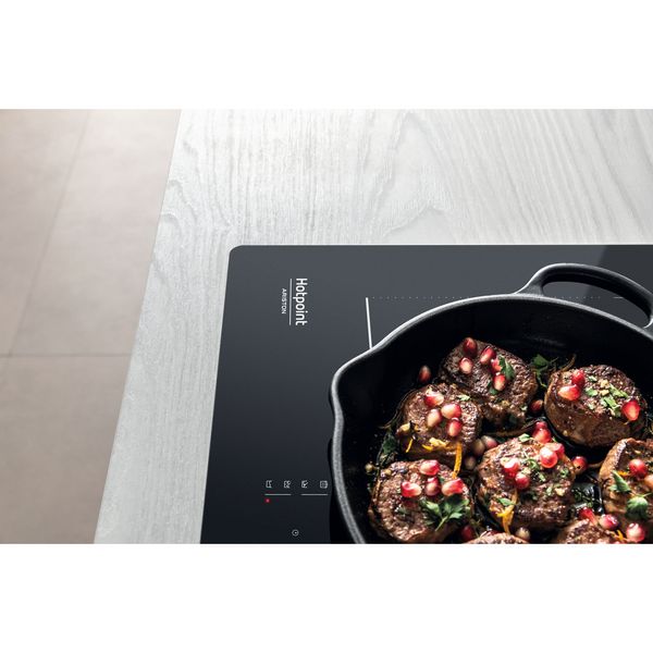 Hotpoint_Ariston Piano cottura HS 1677C NE Nero Induction vitroceramic Lifestyle detail