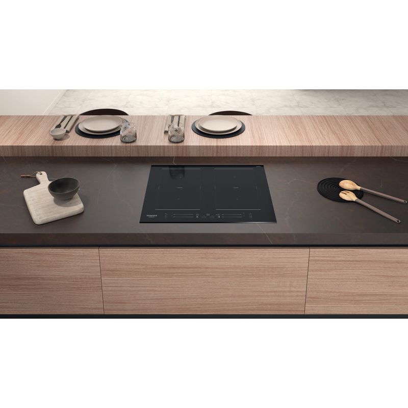 Hotpoint_Ariston Piano cottura HS 2560C BF Nero Induction vitroceramic Lifestyle frontal top down