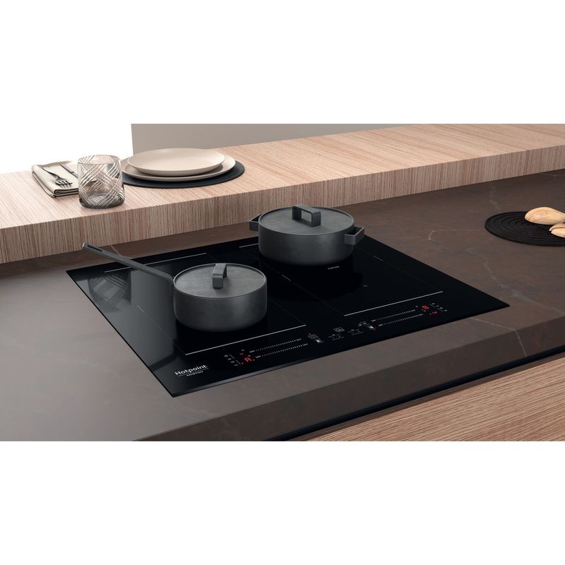 Hotpoint_Ariston Piano cottura HS 2560C BF Nero Induction vitroceramic Lifestyle perspective