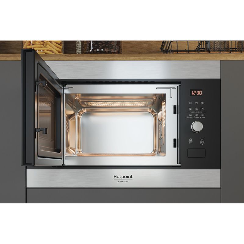 Hotpoint_Ariston-Microonde-Da-incasso-MF25G-IX-HA-Inox-Elettronico-25-Microonde---grill-900-Lifestyle-frontal-open