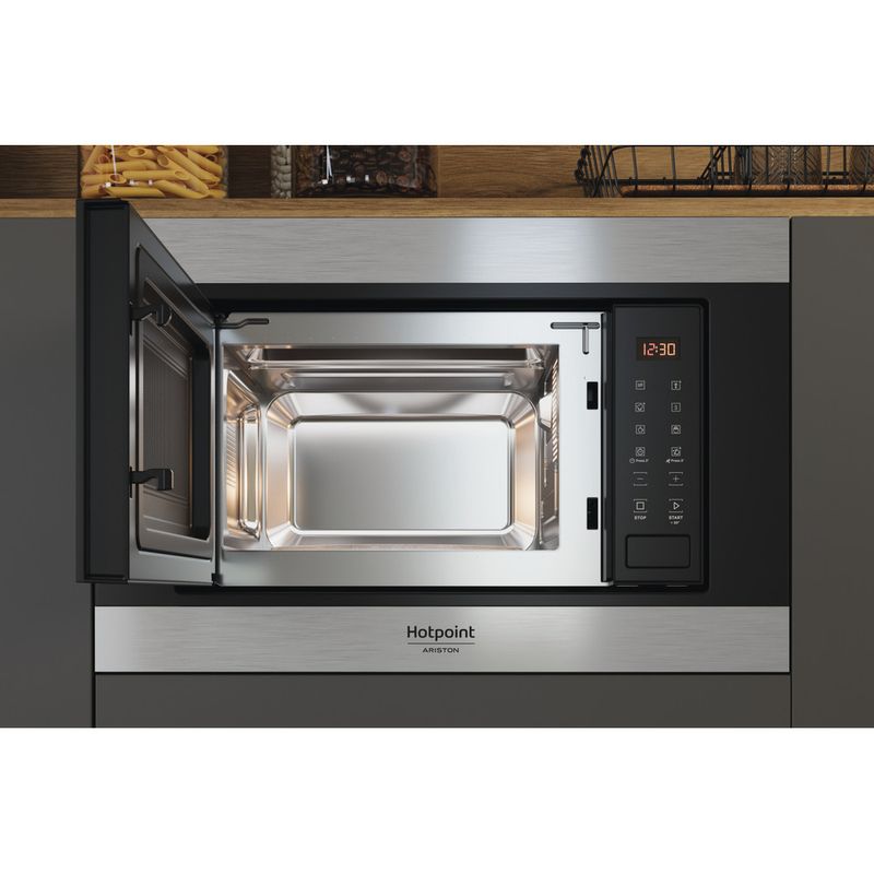 Hotpoint_Ariston-Microonde-Da-incasso-MF20S-IX-HA-Inox-Elettronico-20-Solo-microonde-800-Lifestyle-frontal-open
