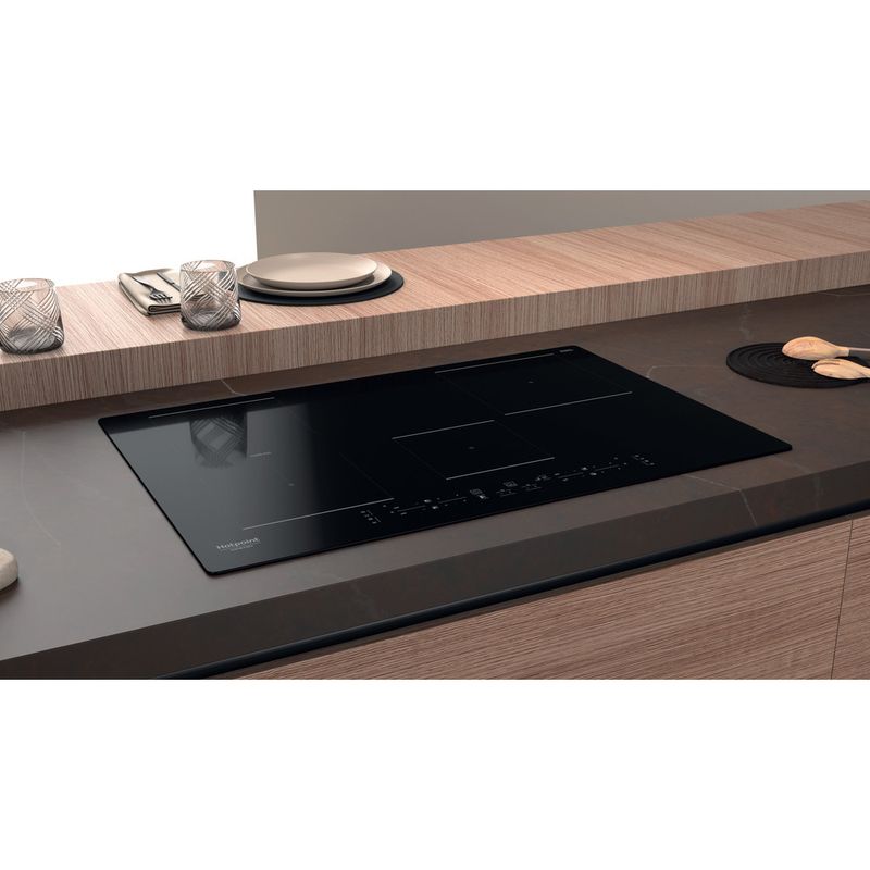 Hotpoint_Ariston Piano cottura HB 0577B NE Nero Induction vitroceramic Lifestyle perspective