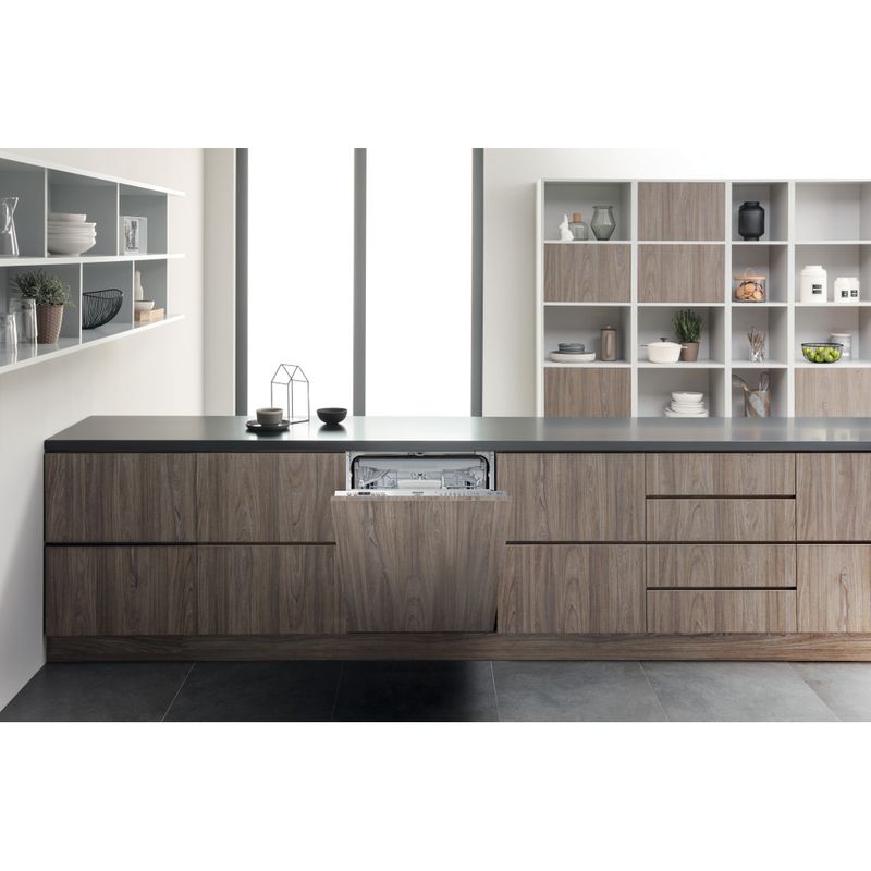 Hotpoint_Ariston Lavastoviglie Da incasso HI 5030 WEF Totalmente integrato D Lifestyle frontal