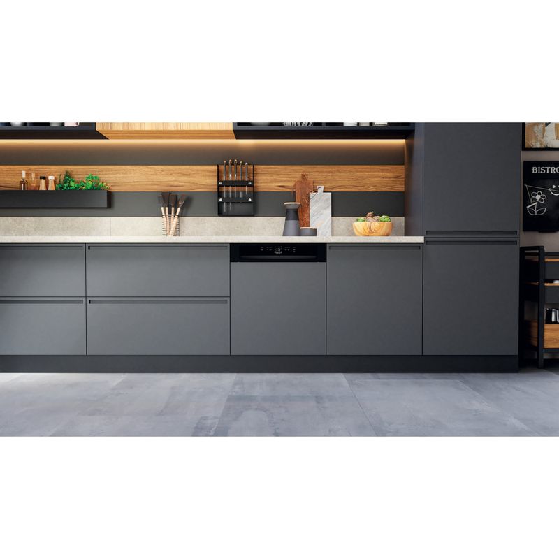 Hotpoint_Ariston Lavastoviglie Da incasso HB 4010 B Semi-integrato F Lifestyle frontal