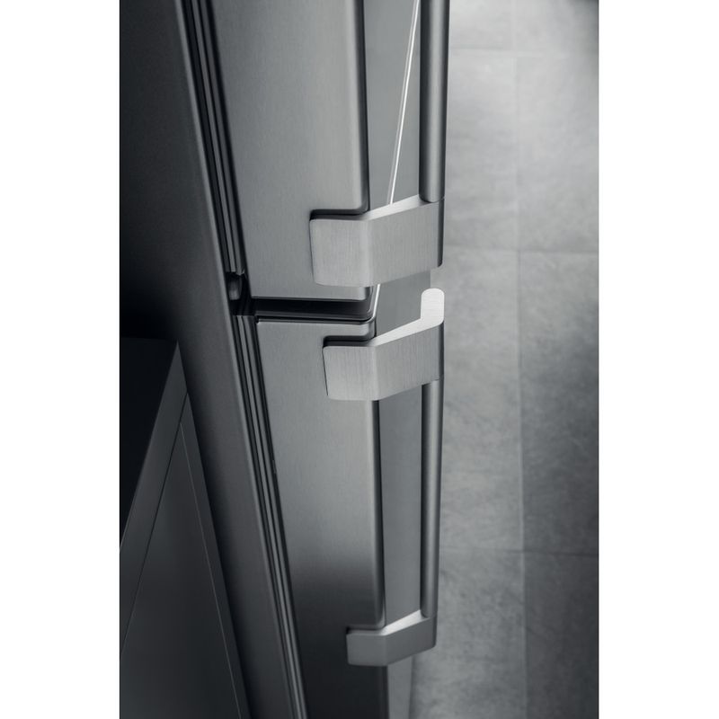 Hotpoint_Ariston-Combinazione-Frigorifero-Congelatore-Libera-installazione-HA70BE-31-X-Optic-Inox-2-porte-Lifestyle-detail