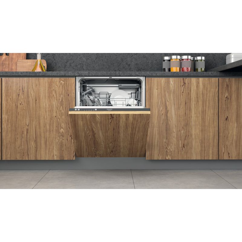 Hotpoint_Ariston-Lavastoviglie-Da-incasso-HIE-2B19-C-N-Totalmente-integrato-F-Lifestyle-frontal-open