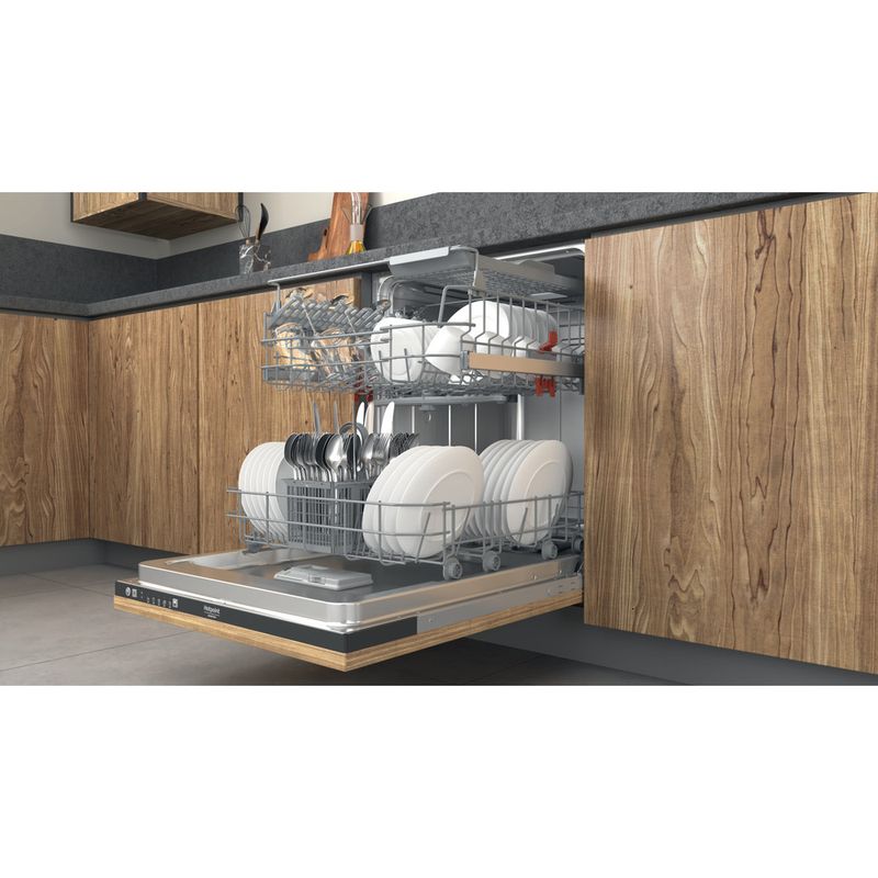 Hotpoint_Ariston-Lavastoviglie-Da-incasso-HIE-2B19-C-N-Totalmente-integrato-F-Lifestyle-perspective-open