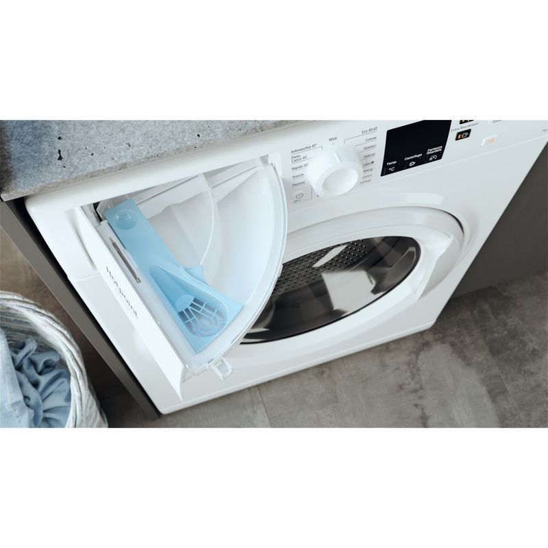 Hotpoint_Ariston-Lavabiancheria-Libera-installazione-NFR327W-IT-N-Bianco-Carica-frontale-D-Drawer