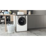 Hotpoint_Ariston-Lavasciugabiancheria-Libera-installazione-AQD1072D-697-EU-A-N-Bianco-Carica-frontale-Lifestyle-perspective