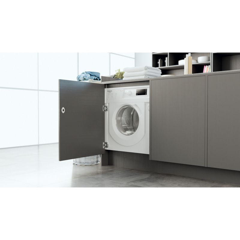 Hotpoint_Ariston Lavabiancheria Da incasso BI WMHG 71483 EU N Bianco Carica frontale D Lifestyle perspective