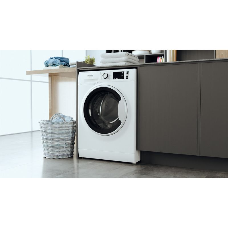 Hotpoint_Ariston-Lavabiancheria-Libera-installazione-NG96W-IT-N-Bianco-Carica-frontale-A-Lifestyle-perspective