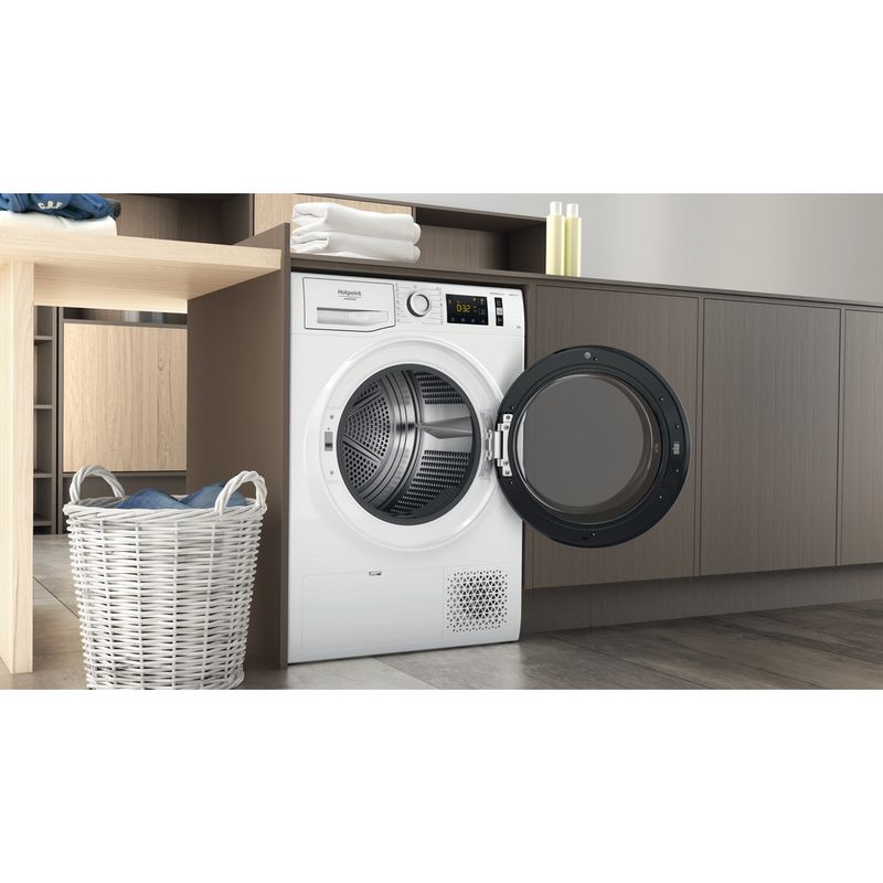 Hotpoint_Ariston-Asciugabiancheria-NT-M11-8X3SK-EU-Bianco-Lifestyle-perspective-open