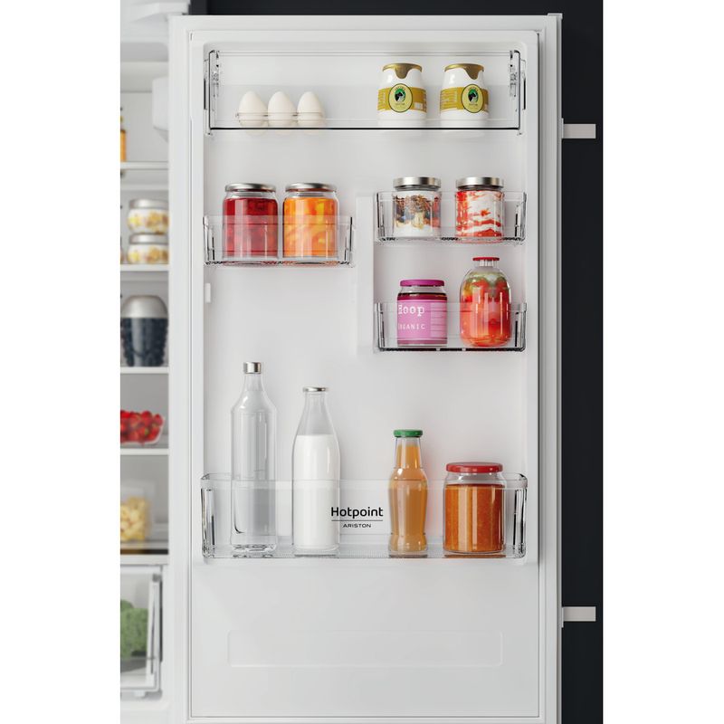 Hotpoint_Ariston-Combinazione-Frigorifero-Congelatore-Da-incasso-HAC18-T111-Bianco-2-porte-Lifestyle-detail