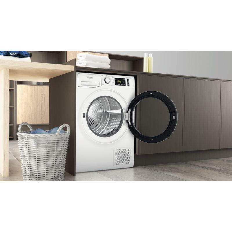 Hotpoint_Ariston-Asciugabiancheria-NT-M11-8X3SKY-IT-Bianco-Lifestyle-perspective-open