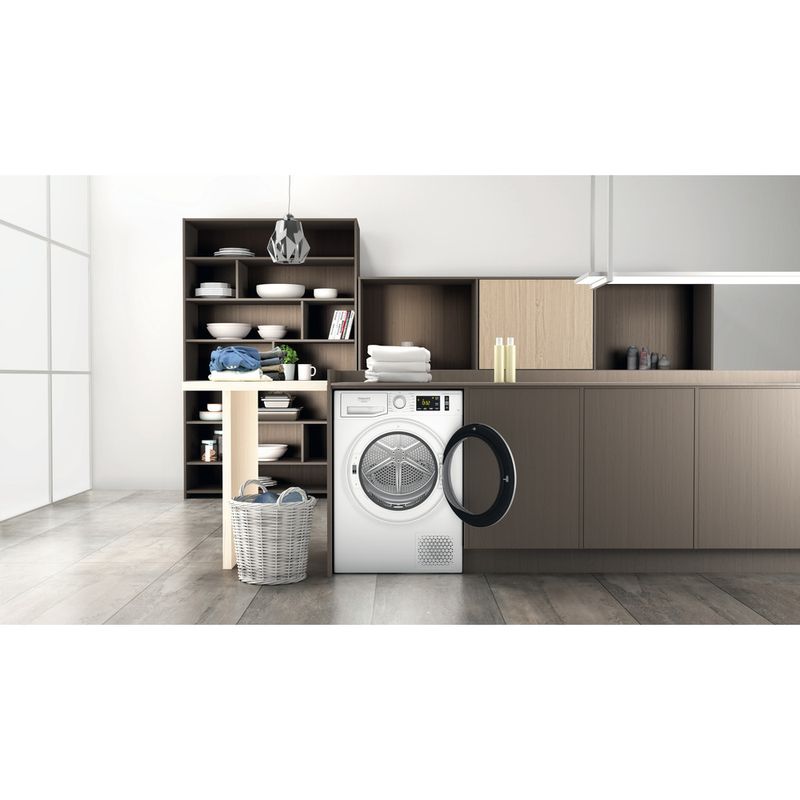 Hotpoint_Ariston-Asciugabiancheria-NT-M11-8X3SKY-IT-Bianco-Lifestyle-frontal-open