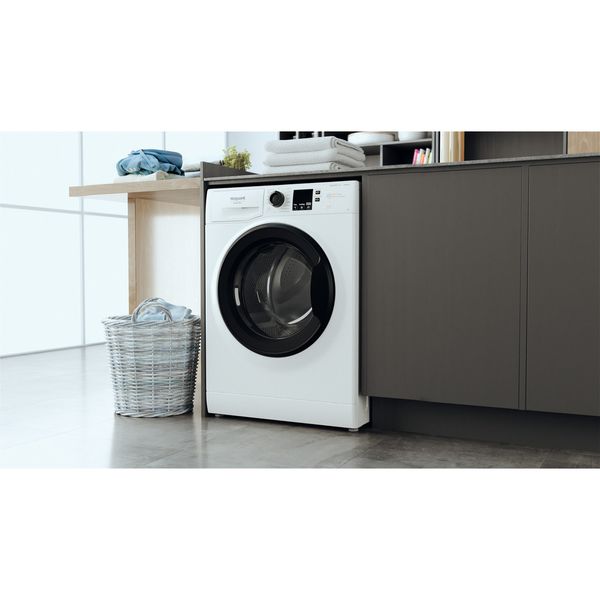 Hotpoint_Ariston-Lavabiancheria-Libera-installazione-NF825WK-IT-Bianco-Carica-frontale-B-Lifestyle-perspective