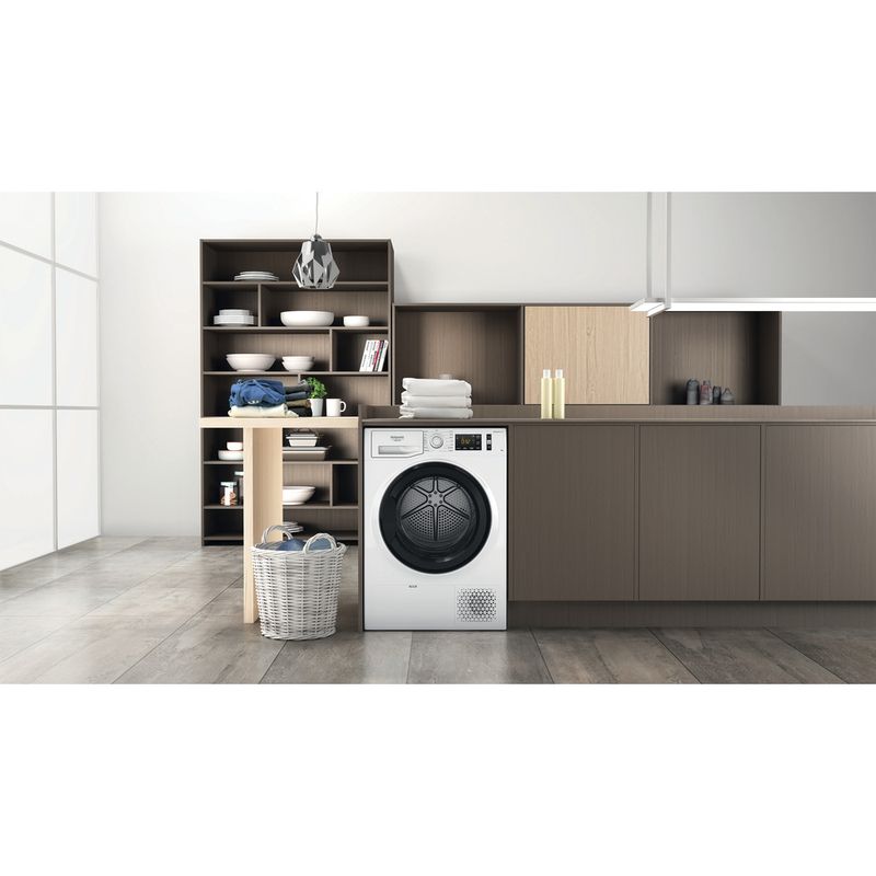 Hotpoint_Ariston-Asciugabiancheria-NT-M11-8X3K-IT-Bianco-Lifestyle-frontal