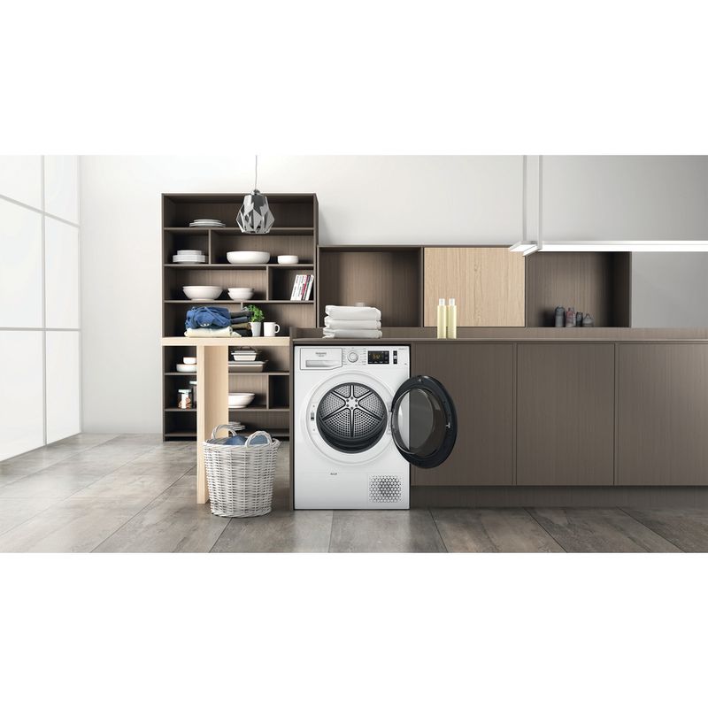 Hotpoint_Ariston-Asciugabiancheria-NT-M11-8X3K-IT-Bianco-Lifestyle-frontal-open