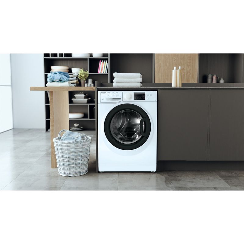 Hotpoint_Ariston Lavabiancheria Libera installazione RSSG R527 B IT Bianco Carica frontale B Lifestyle frontal