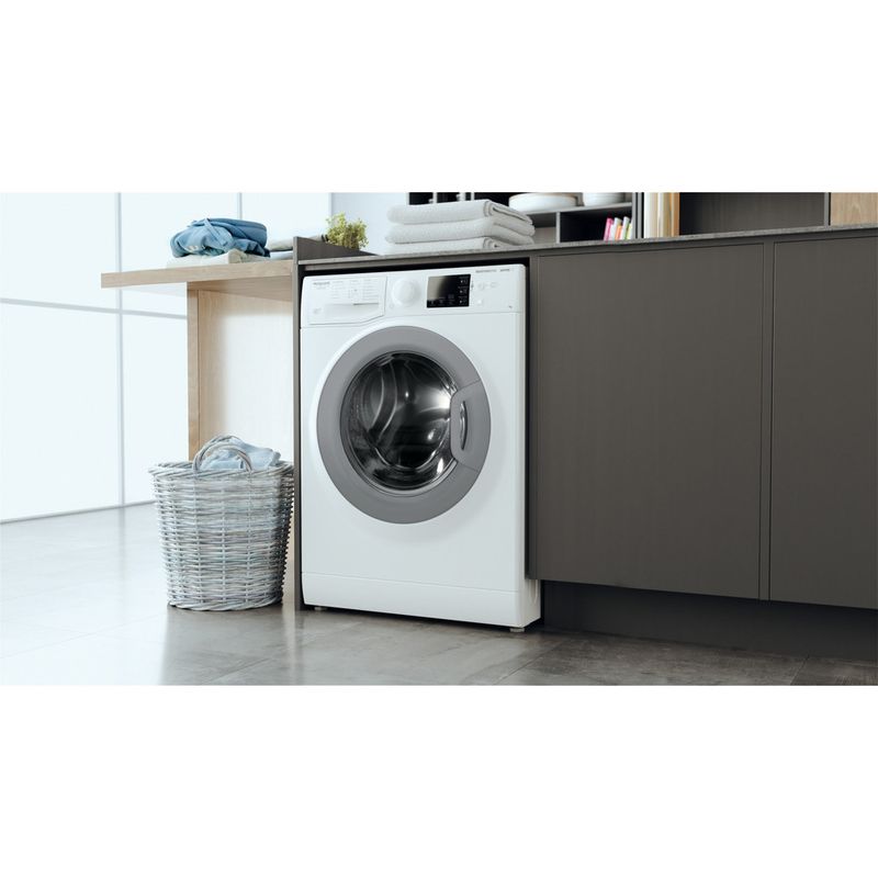 Hotpoint_Ariston Lavabiancheria Libera installazione EU RSSG 725 S IT Bianco Carica frontale B Lifestyle perspective