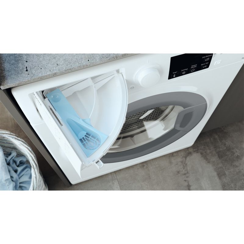 Hotpoint_Ariston Lavabiancheria Libera installazione EU RSSG 725 S IT Bianco Carica frontale B Lifestyle detail