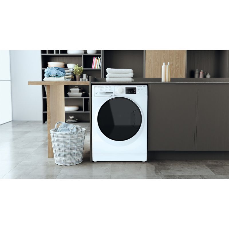 Hotpoint_Ariston Lavabiancheria Libera installazione RSSG 725 D IT Bianco Carica frontale B Lifestyle frontal