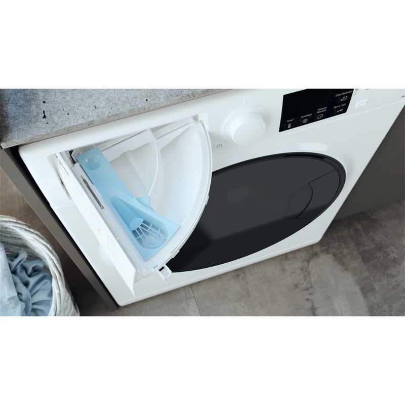 Hotpoint_Ariston Lavabiancheria Libera installazione RSSG 725 D IT Bianco Carica frontale B Lifestyle detail