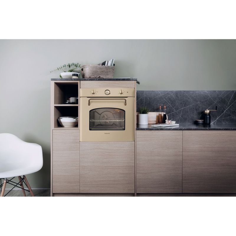 Hotpoint_Ariston Forno Da incasso FIT 804 H OW HA Elettrico A Lifestyle frontal