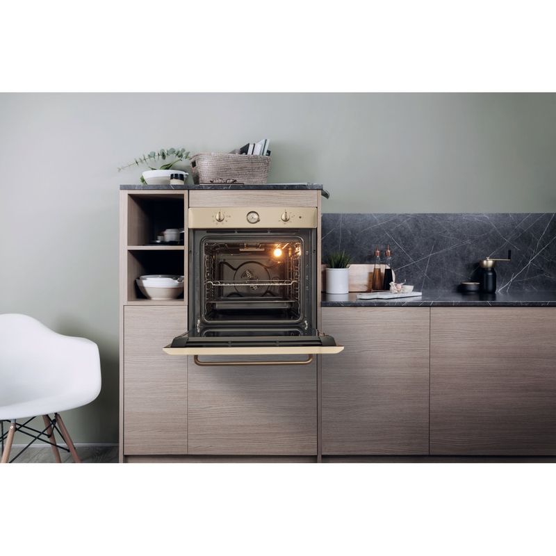 Hotpoint_Ariston Forno Da incasso FIT 804 H OW HA Elettrico A Lifestyle frontal open