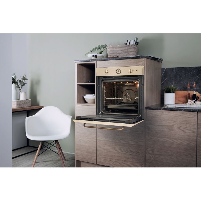 Hotpoint_Ariston Forno Da incasso FIT 804 H OW HA Elettrico A Lifestyle perspective open