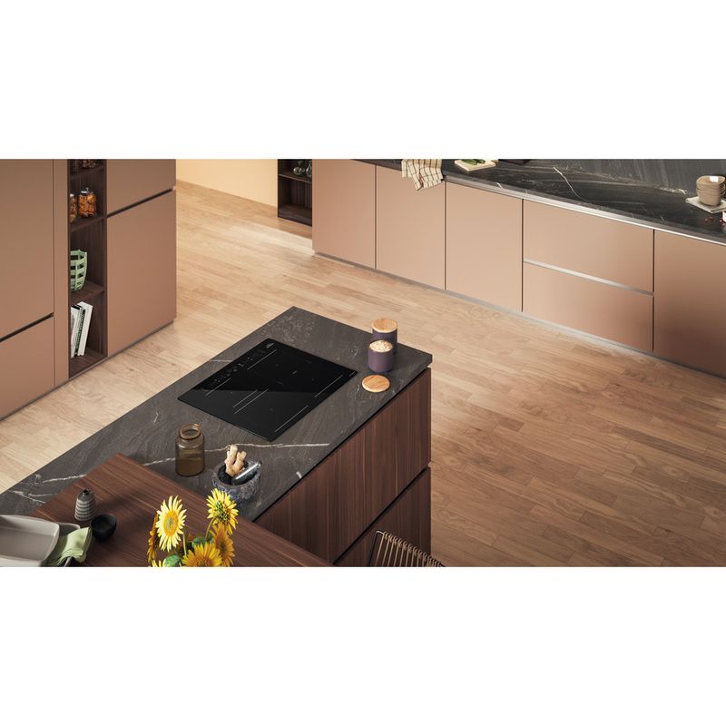 Hotpoint_Ariston-Piano-cottura-HB-4860C-CPNE-Nero-Induction-vitroceramic-Lifestyle-perspective