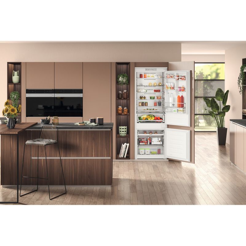Hotpoint_Ariston-Combinazione-Frigorifero-Congelatore-Da-incasso-HA-SP70-T121-Bianco-2-porte-Lifestyle-frontal-open