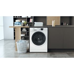 Hotpoint_Ariston-Lavabiancheria-Libera-installazione-NF96WK-IT-Bianco-Carica-frontale-A-Lifestyle-frontal