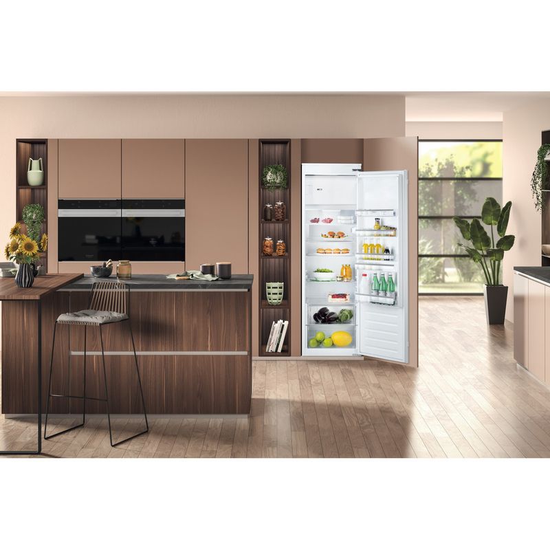 Hotpoint_Ariston Frigorifero Da incasso BSZ 180222 Bianco Lifestyle frontal open